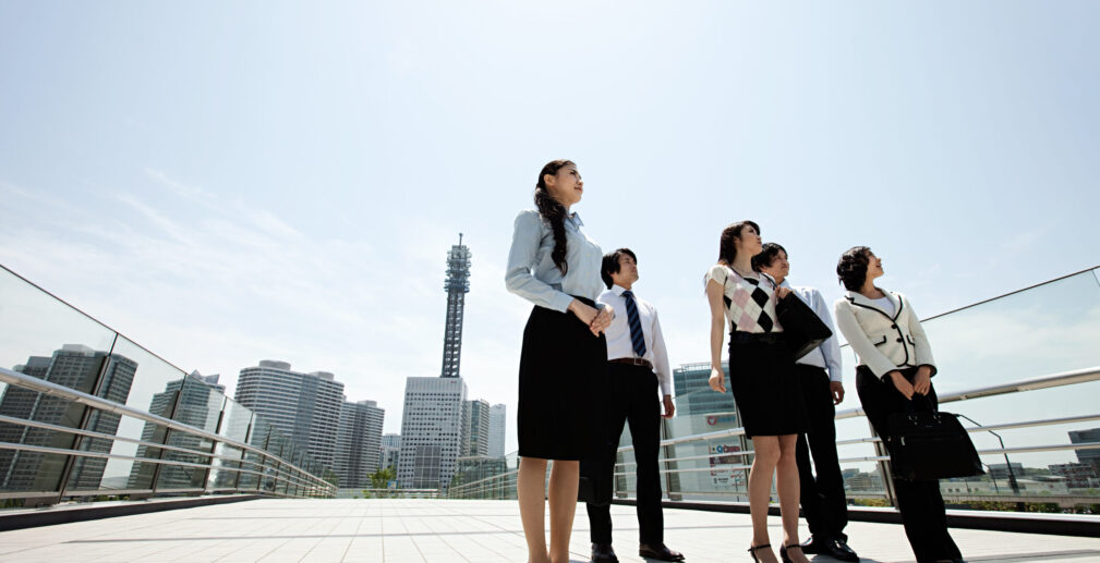 Businesspeople in city scene Businesspeople in city scene